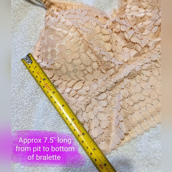 BNWT size medium crop top/bra, nude colour, super cute - Picture 10 of 14
